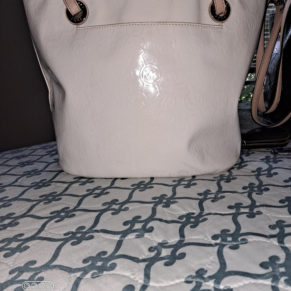 White Michael Kors tote